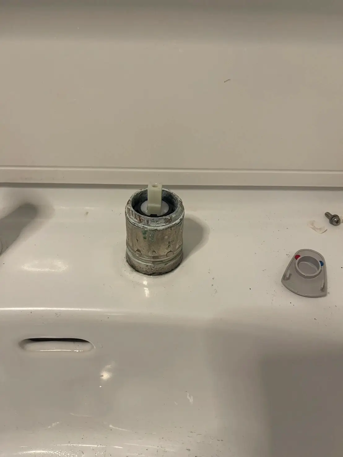 洗面台蛇口の水漏れトラブルに対応-奈良市法蓮町